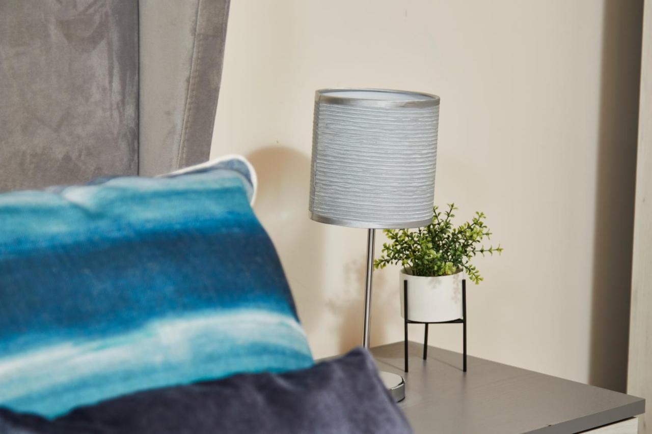 Luxury Centre Apartment-sleeps 6 With Parking *