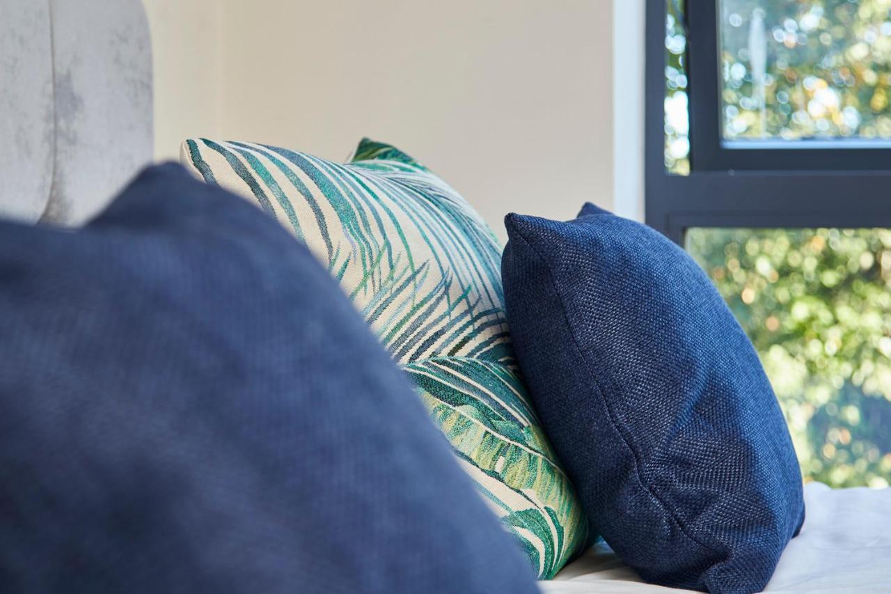 Luxury Centre Apartment-sleeps 6 With Parking *